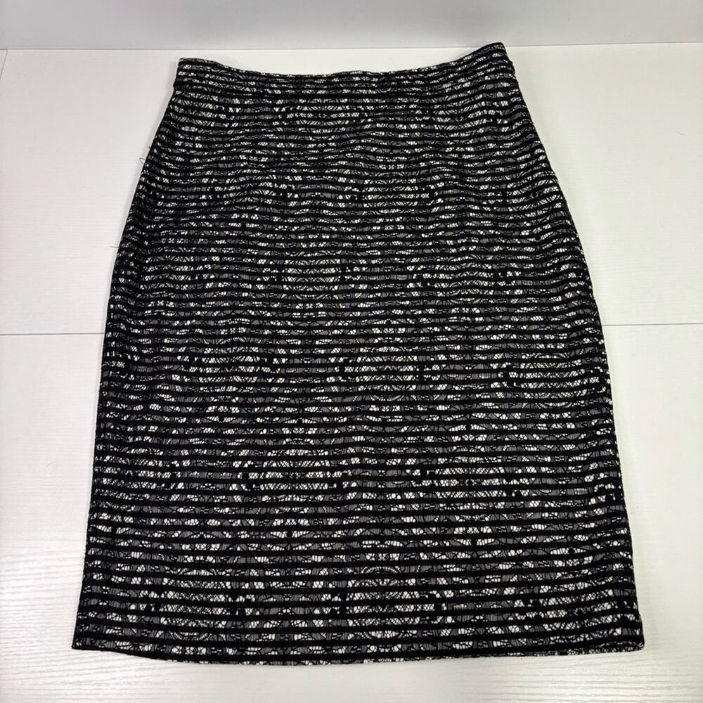 Banana Republic Black & White Pencil Skirt with Lace Overlay Size 8 KK0701